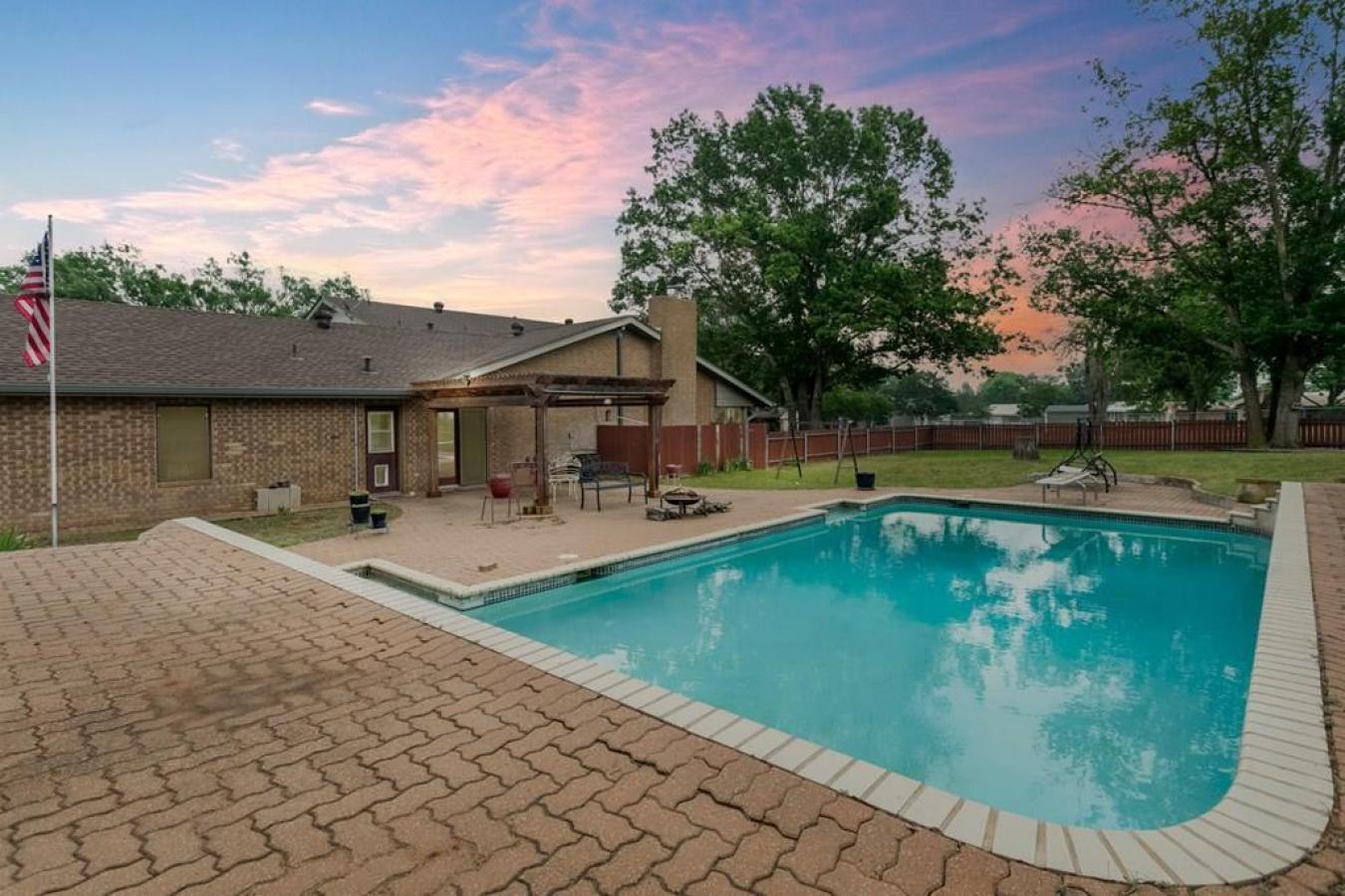Fredericksburg, Gillespie, 78624, United States, 4 Bedrooms Bedrooms, ,3 BathroomsBathrooms,Residential,For Sale,1907917