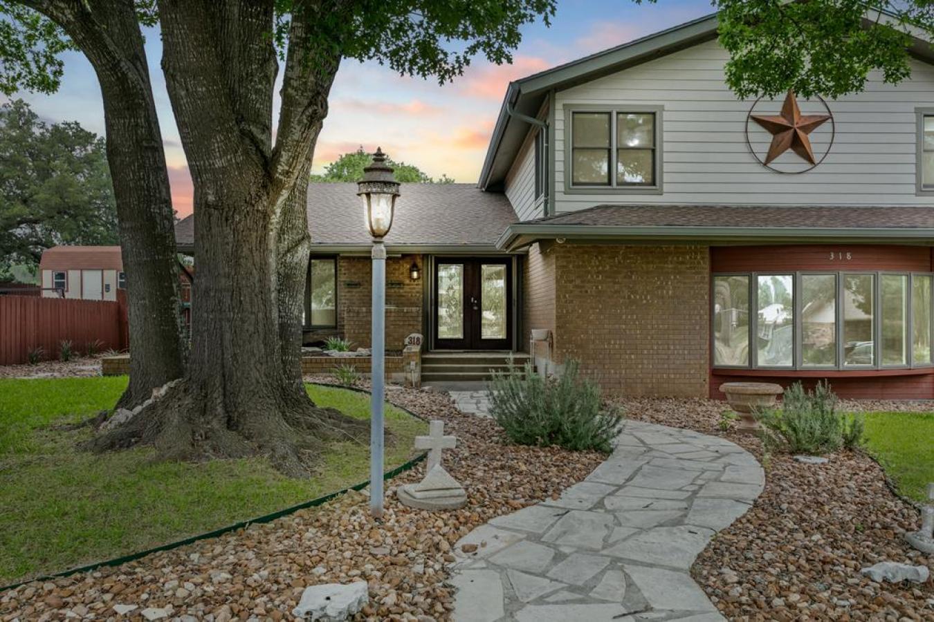 Fredericksburg, Gillespie, 78624, United States, 4 Bedrooms Bedrooms, ,3 BathroomsBathrooms,Residential,For Sale,1907917
