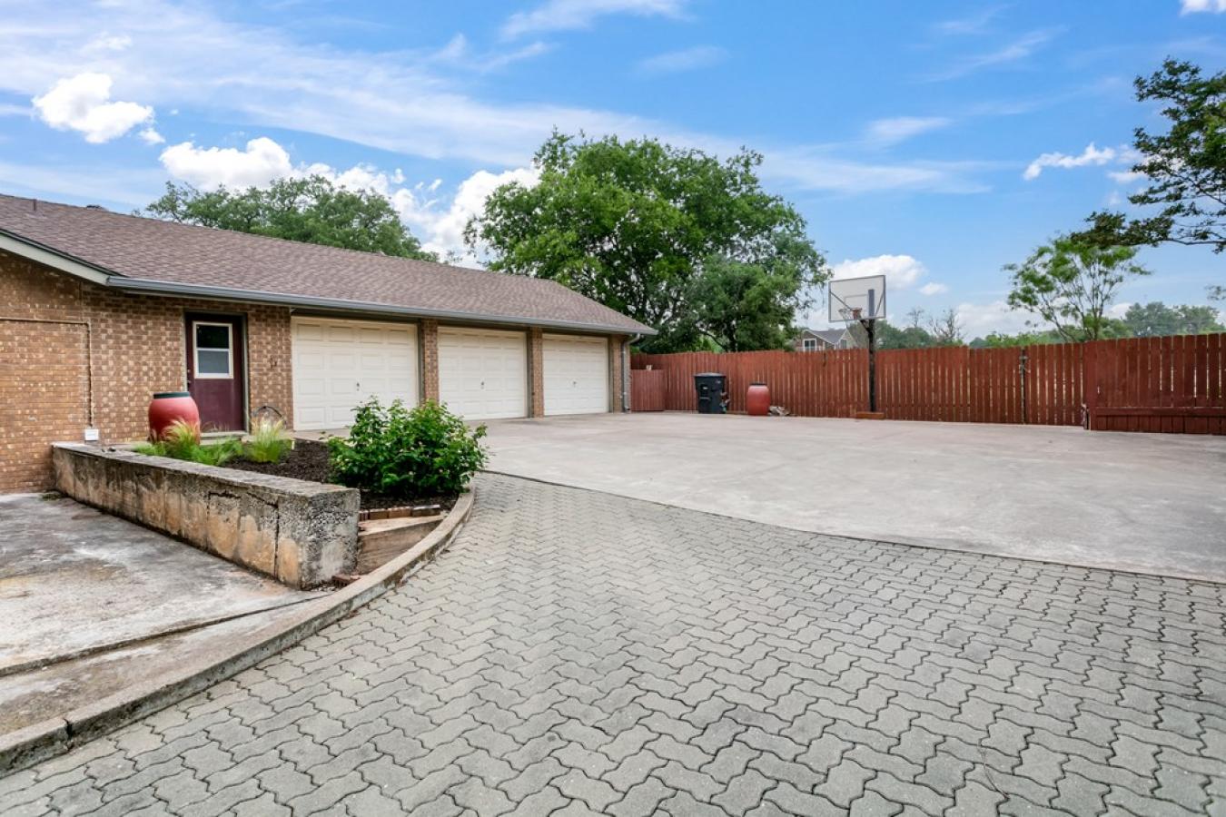 Fredericksburg, Gillespie, 78624, United States, 4 Bedrooms Bedrooms, ,3 BathroomsBathrooms,Residential,For Sale,1907917