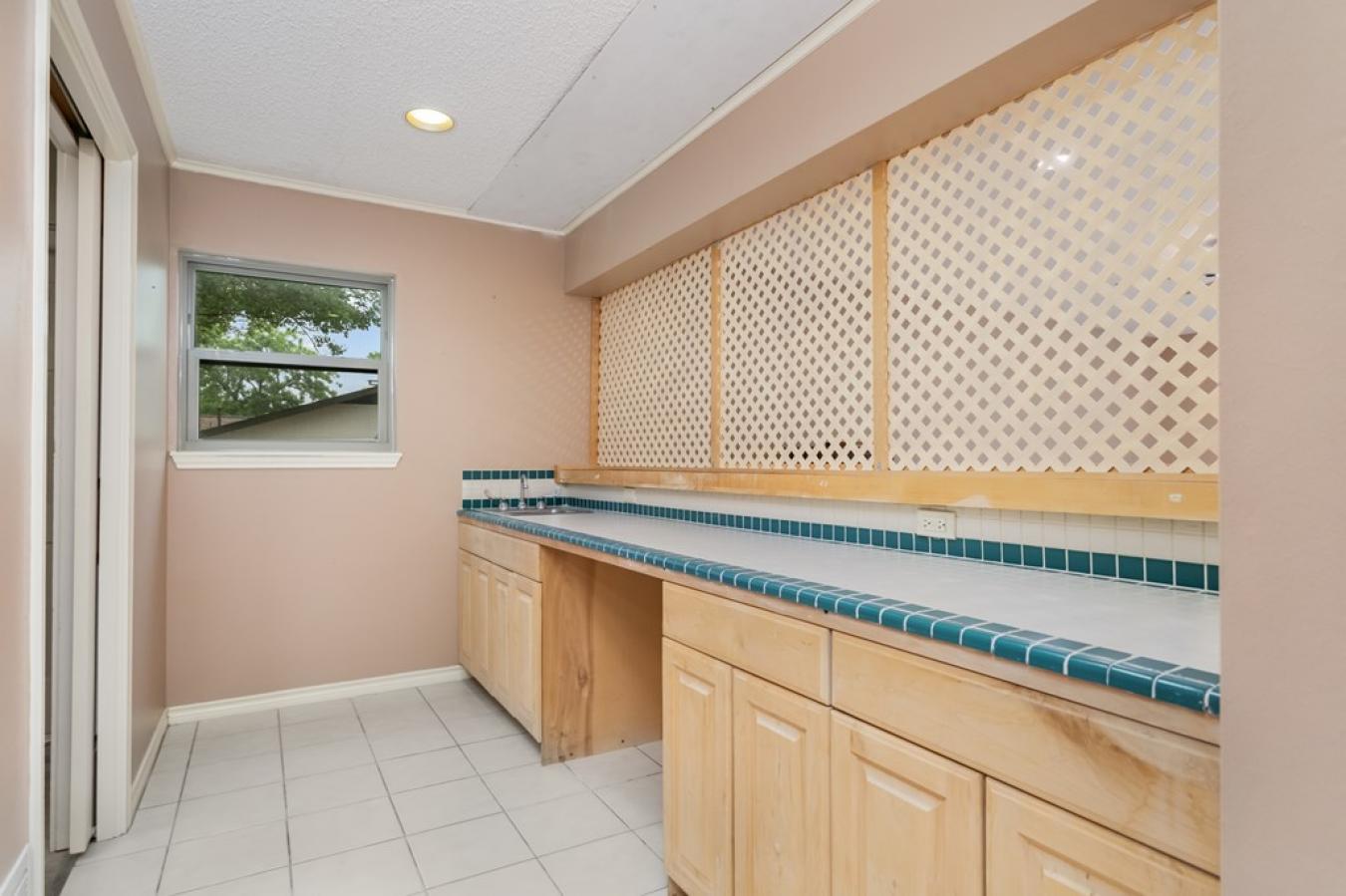 Fredericksburg, Gillespie, 78624, United States, 4 Bedrooms Bedrooms, ,3 BathroomsBathrooms,Residential,For Sale,1907917