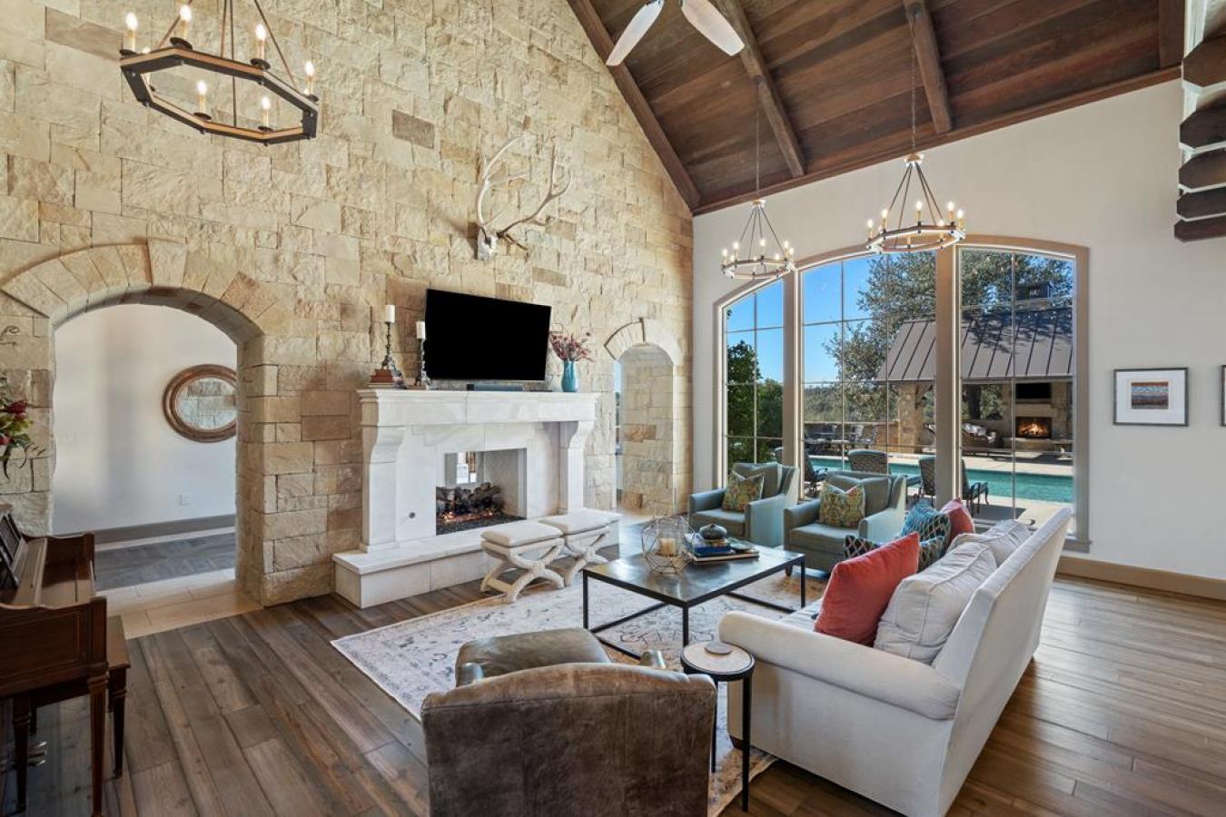 Fredericksburg, Gillespie, 78624, United States, 4 Bedrooms Bedrooms, ,6 BathroomsBathrooms,Residential,For Sale,1920199