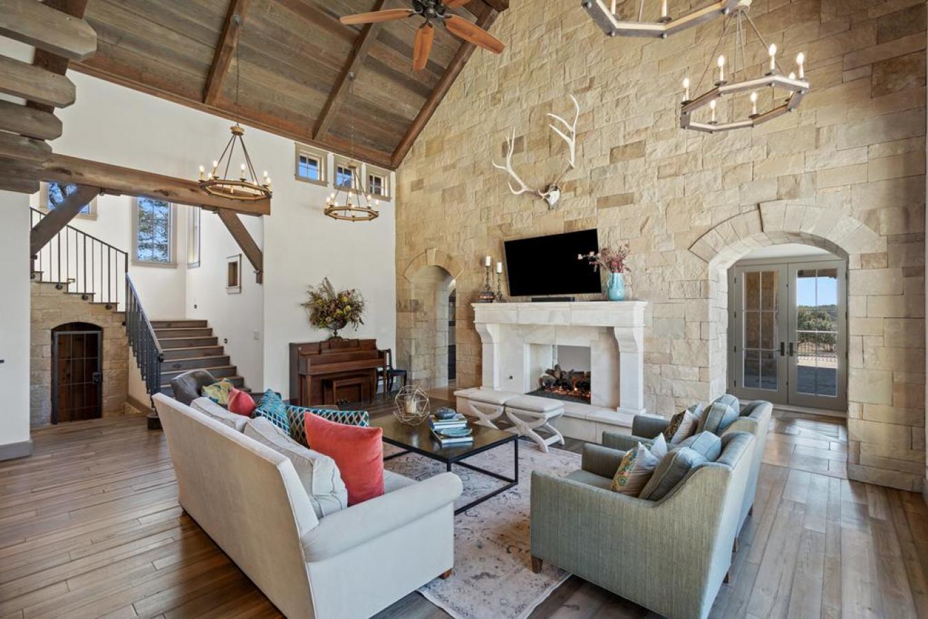 Fredericksburg, Gillespie, 78624, United States, 4 Bedrooms Bedrooms, ,6 BathroomsBathrooms,Residential,For Sale,1920199