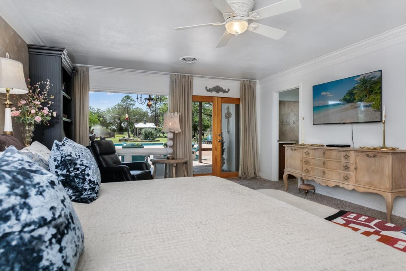 Fredericksburg, Gillespie, 78624, United States, 3 Bedrooms Bedrooms, ,3 BathroomsBathrooms,Residential,For Sale,1907913