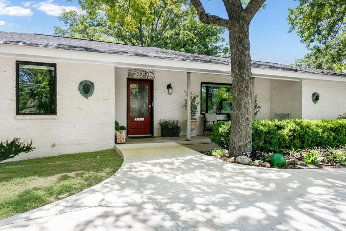 Fredericksburg, Gillespie, 78624, United States, 3 Bedrooms Bedrooms, ,3 BathroomsBathrooms,Residential,For Sale,1907913