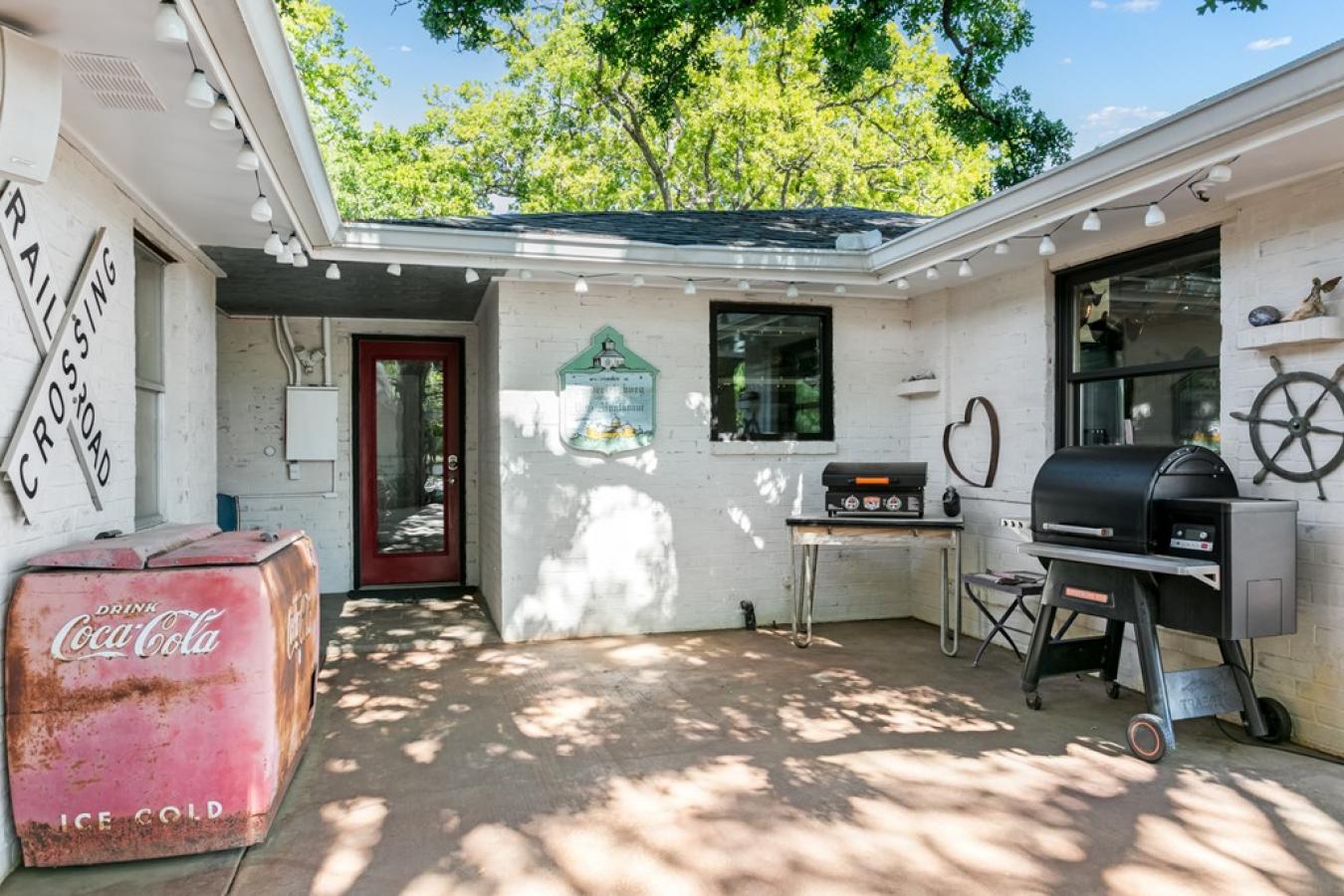 Fredericksburg, Gillespie, 78624, United States, 3 Bedrooms Bedrooms, ,3 BathroomsBathrooms,Residential,For Sale,1907913