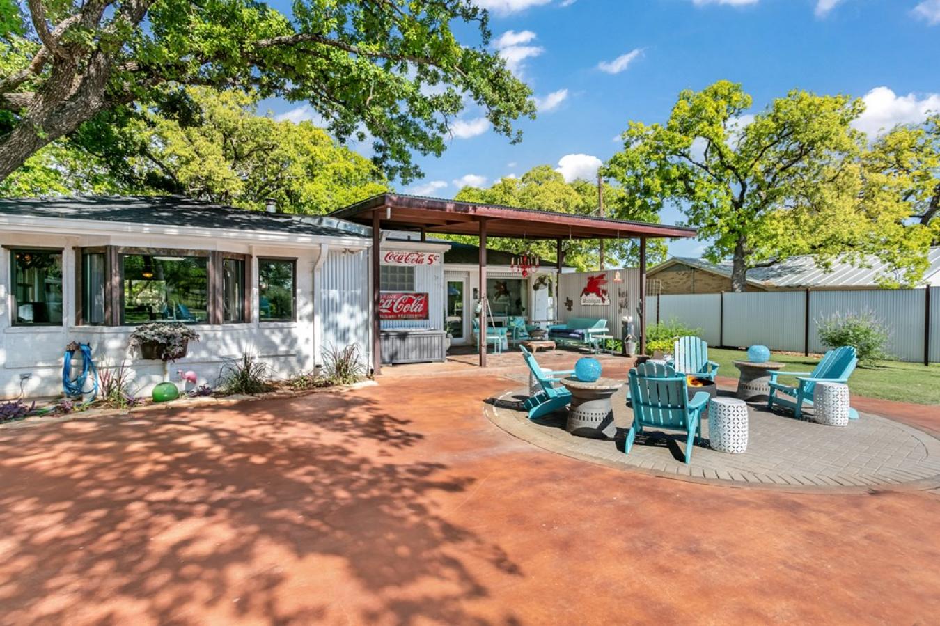 Fredericksburg, Gillespie, 78624, United States, 3 Bedrooms Bedrooms, ,3 BathroomsBathrooms,Residential,For Sale,1907913