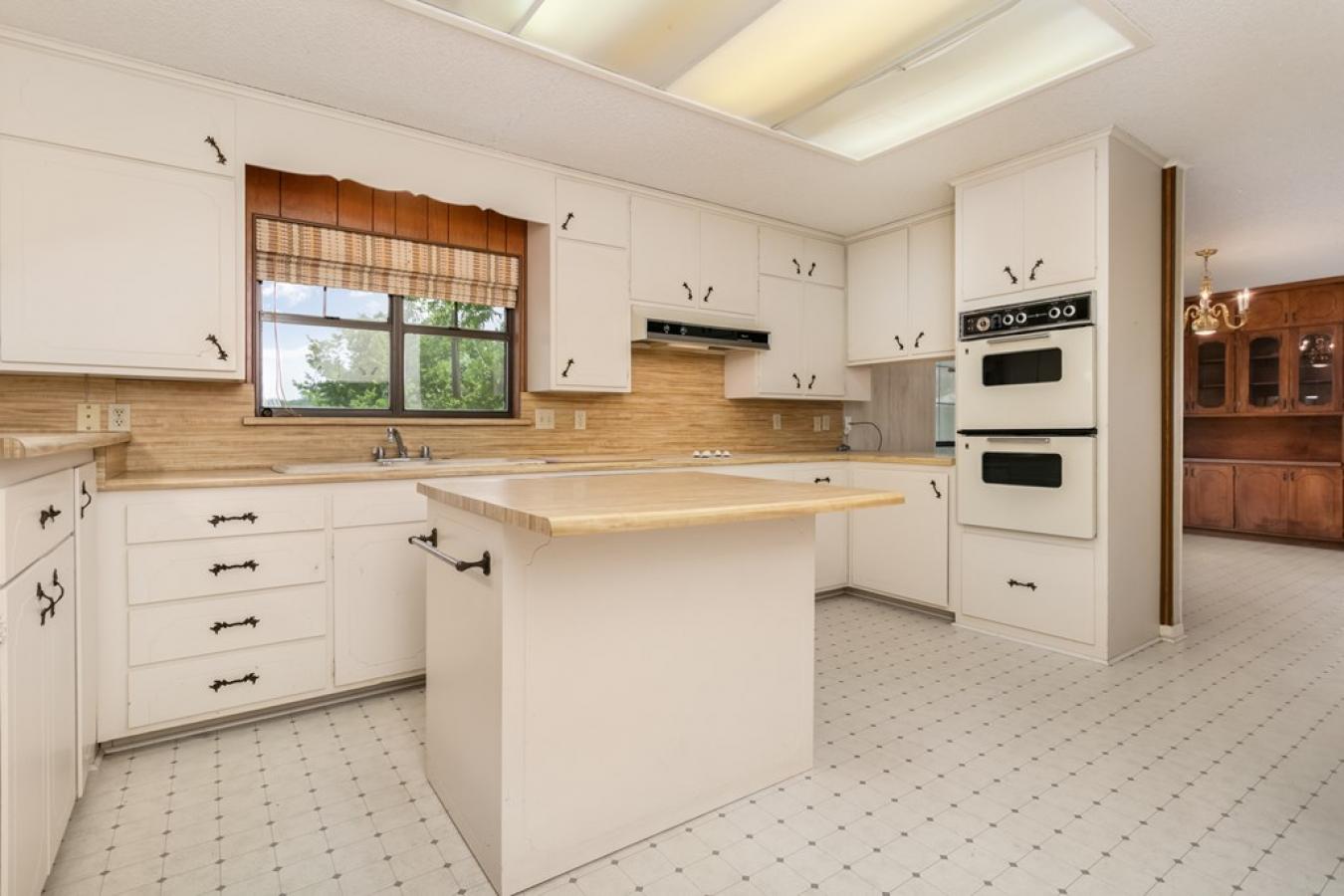 Fredericksburg, Gillespie, 78624, United States, 3 Bedrooms Bedrooms, ,2 BathroomsBathrooms,Residential,For Sale,1907912