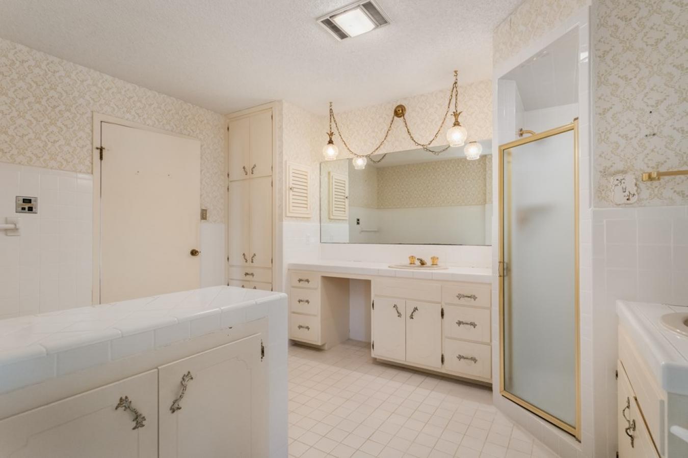 Fredericksburg, Gillespie, 78624, United States, 3 Bedrooms Bedrooms, ,2 BathroomsBathrooms,Residential,For Sale,1907912