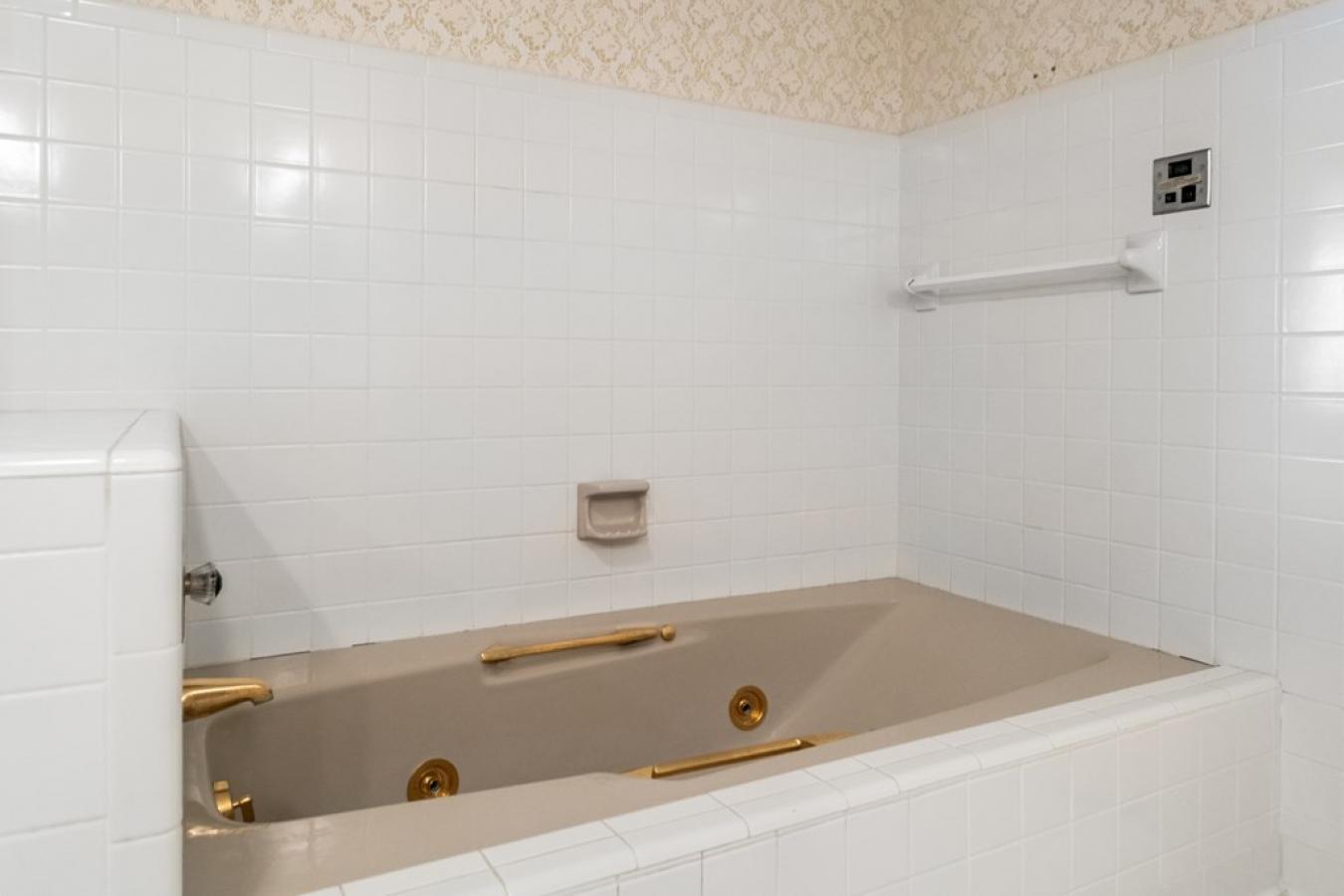 Fredericksburg, Gillespie, 78624, United States, 3 Bedrooms Bedrooms, ,2 BathroomsBathrooms,Residential,For Sale,1907912