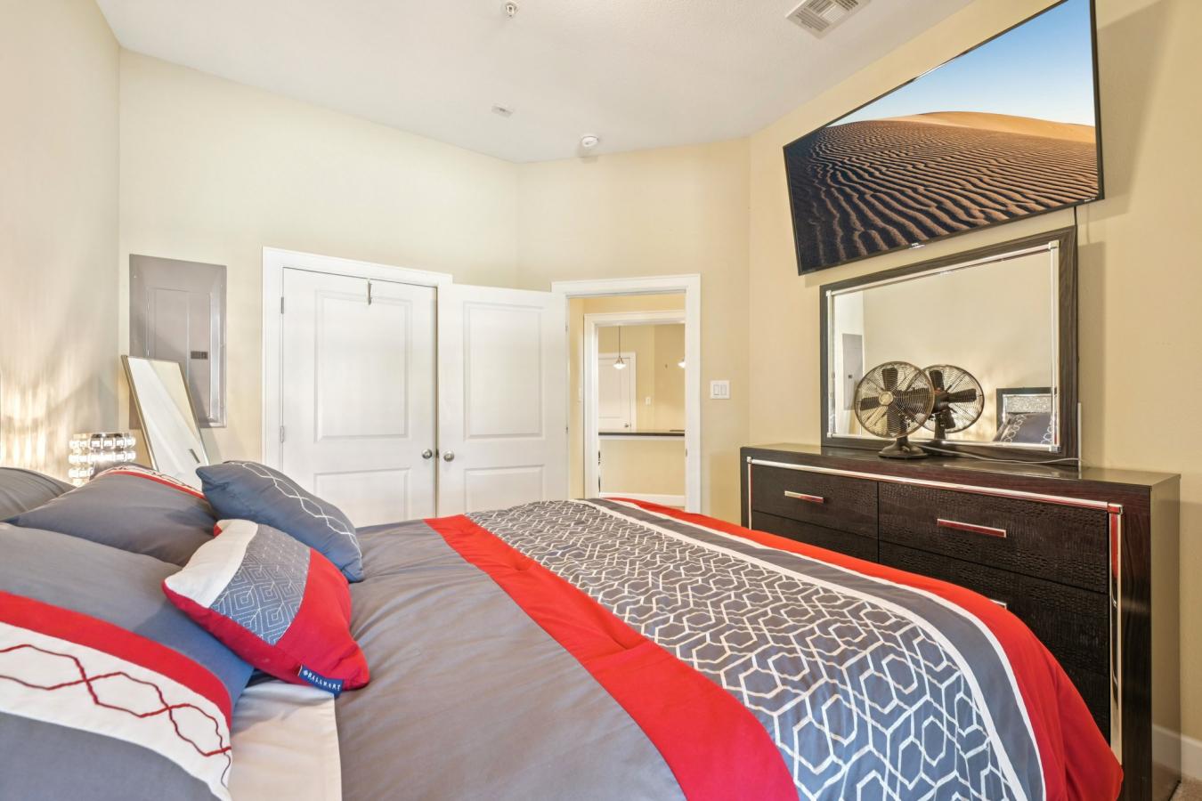 Discover the perfect lakeside escape in this beautifully appointed 2-b – image 14