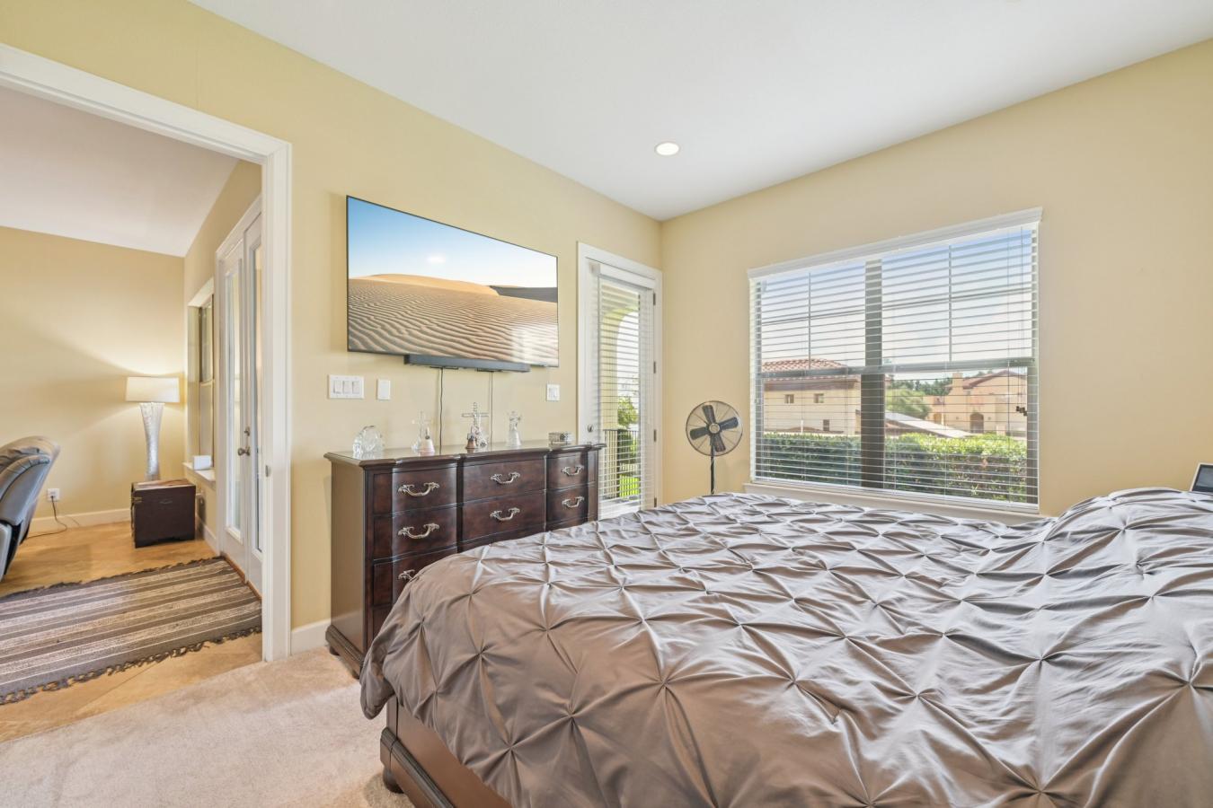 Discover the perfect lakeside escape in this beautifully appointed 2-b – image 16