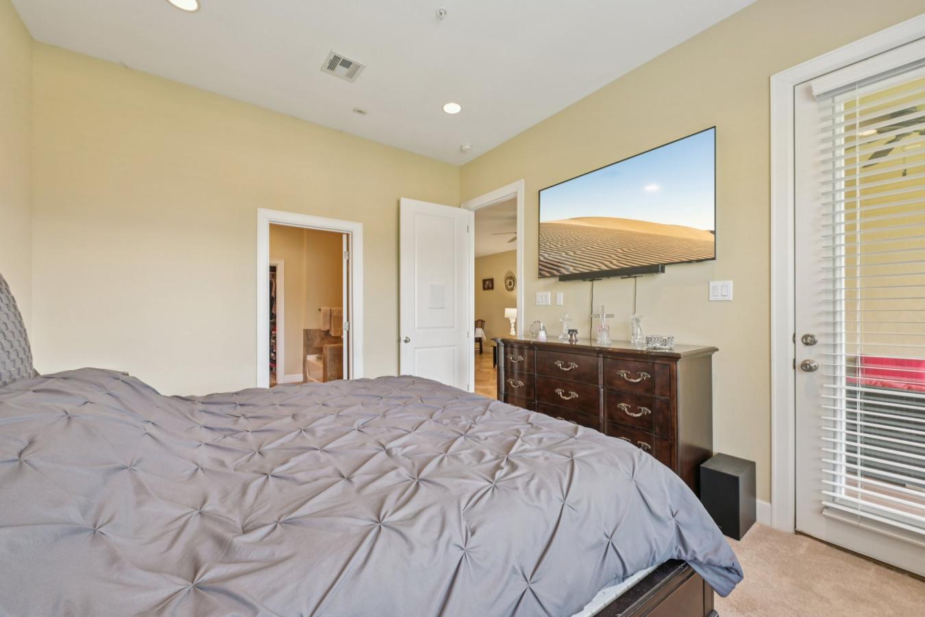 Discover the perfect lakeside escape in this beautifully appointed 2-b – image 17