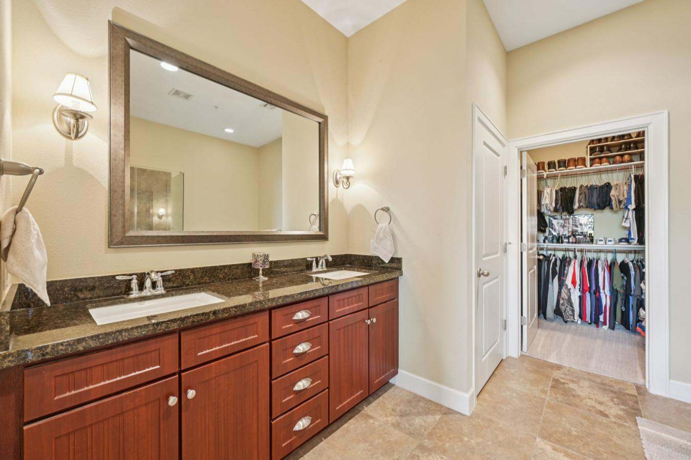Discover the perfect lakeside escape in this beautifully appointed 2-b – image 19