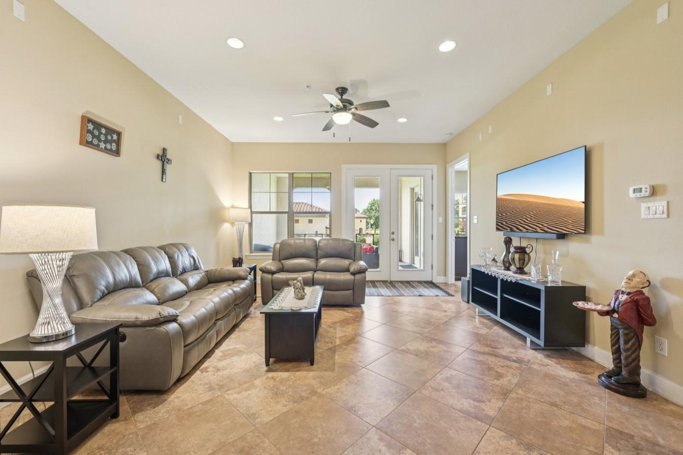 Discover the perfect lakeside escape in this beautifully appointed 2-b – image 4