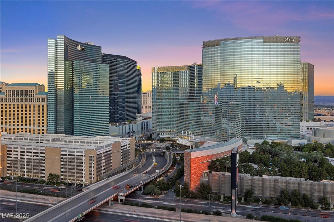 Discover Luxury and Versatility in this 11th-floor residence at the ic – image 1