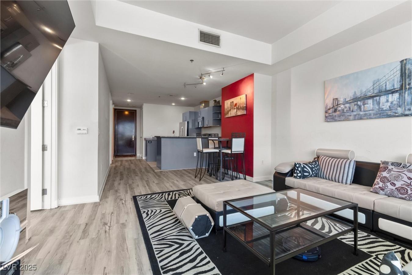 Discover Luxury and Versatility in this 11th-floor residence at the ic – image 11