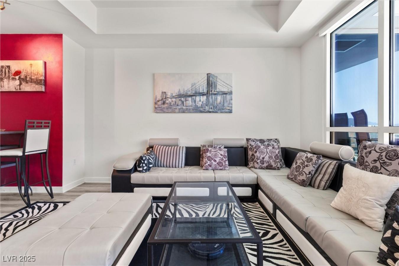 Discover Luxury and Versatility in this 11th-floor residence at the ic – image 12