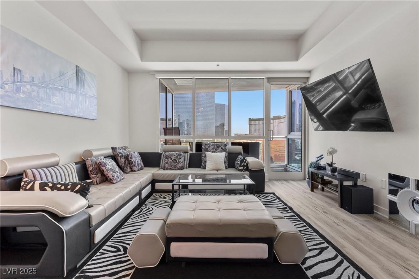 Discover Luxury and Versatility in this 11th-floor residence at the ic – image 14