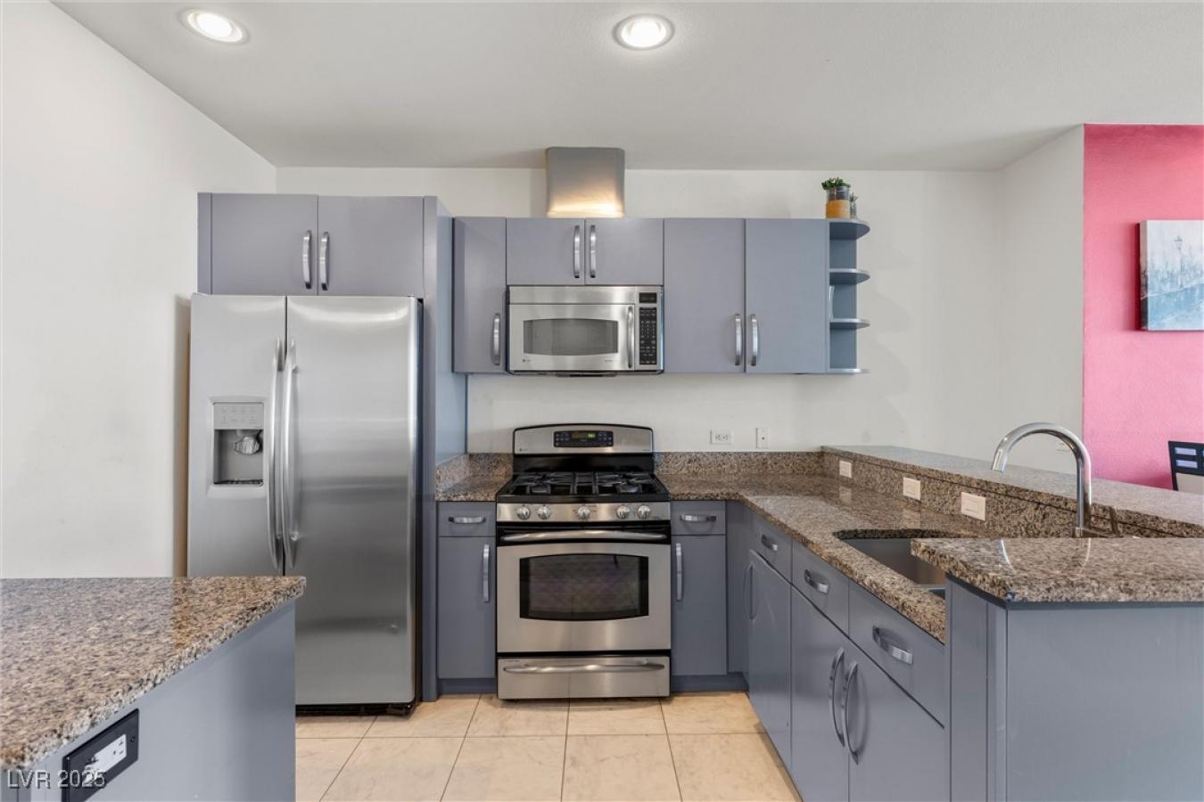 Discover Luxury and Versatility in this 11th-floor residence at the ic – image 17