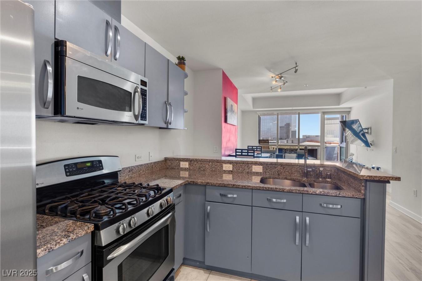 Discover Luxury and Versatility in this 11th-floor residence at the ic – image 18