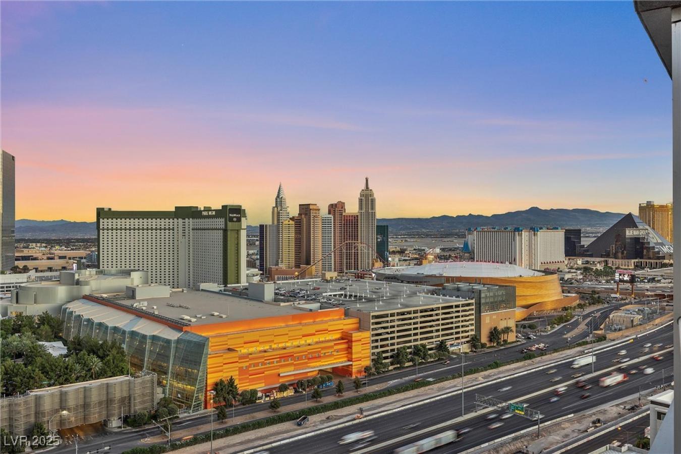 Discover Luxury and Versatility in this 11th-floor residence at the ic – image 2