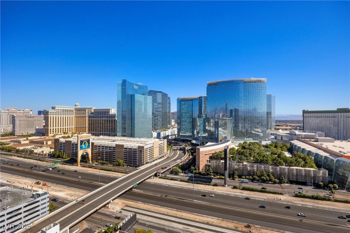 Discover Luxury and Versatility in this 11th-floor residence at the ic – image 3