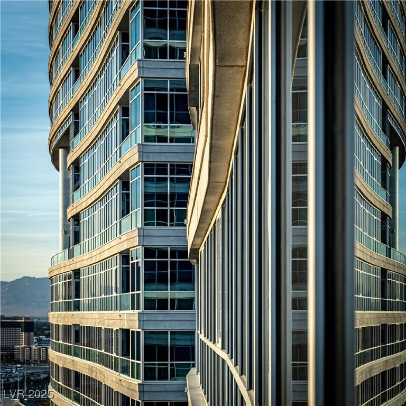 Discover Luxury and Versatility in this 11th-floor residence at the ic – image 5