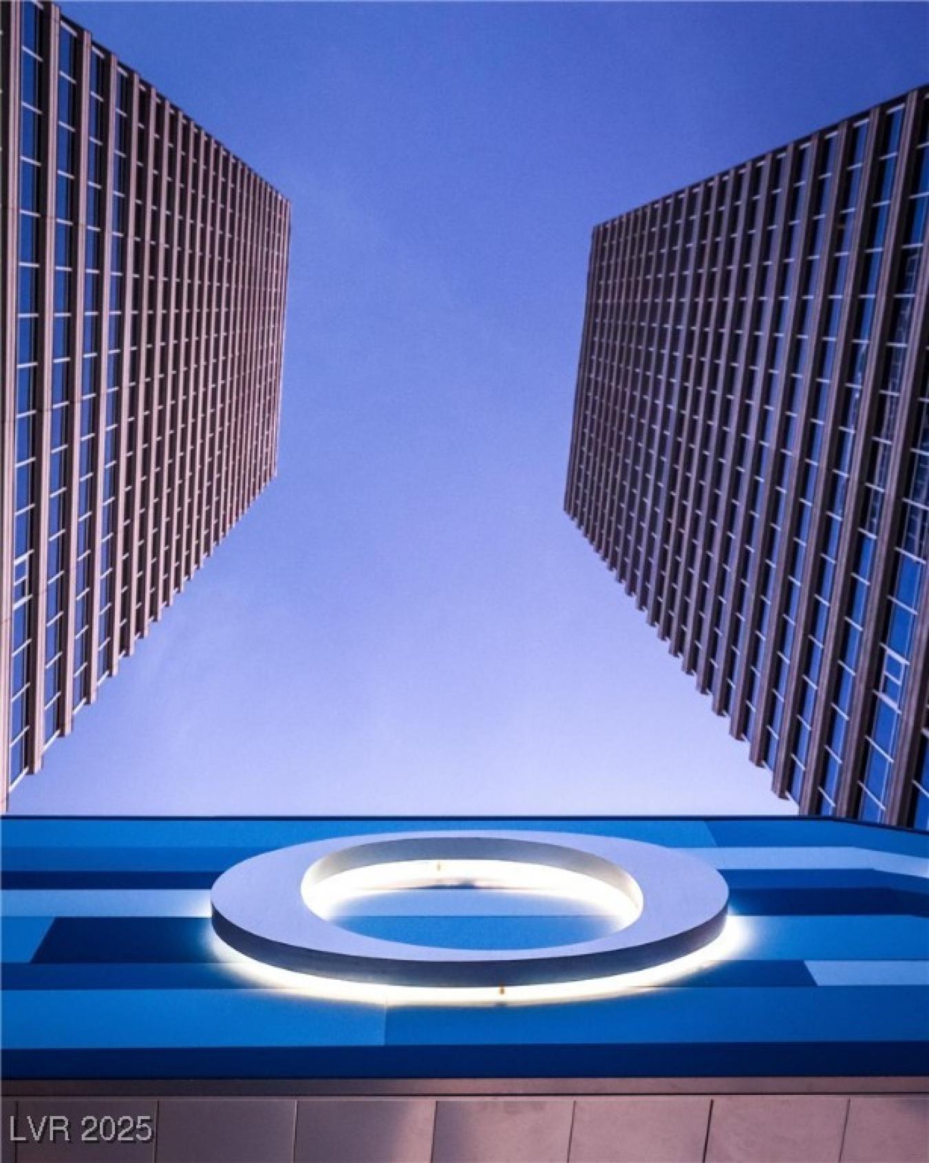 Discover Luxury and Versatility in this 11th-floor residence at the ic – image 9