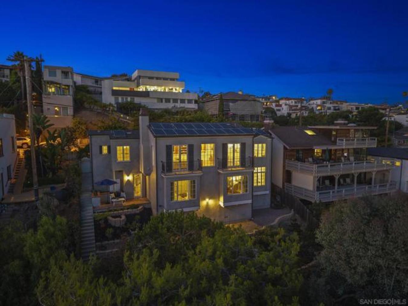 San Diego, San Diego, 92110, United States, 2 Bedrooms Bedrooms, ,2 BathroomsBathrooms,Residential,For Sale,1909024