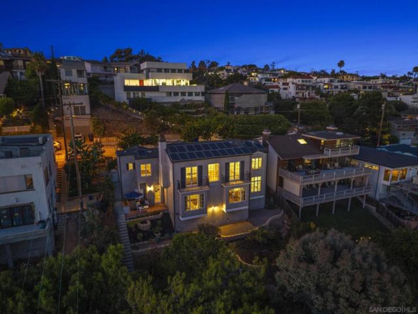 San Diego, San Diego, 92110, United States, 2 Bedrooms Bedrooms, ,2 BathroomsBathrooms,Residential,For Sale,1909024