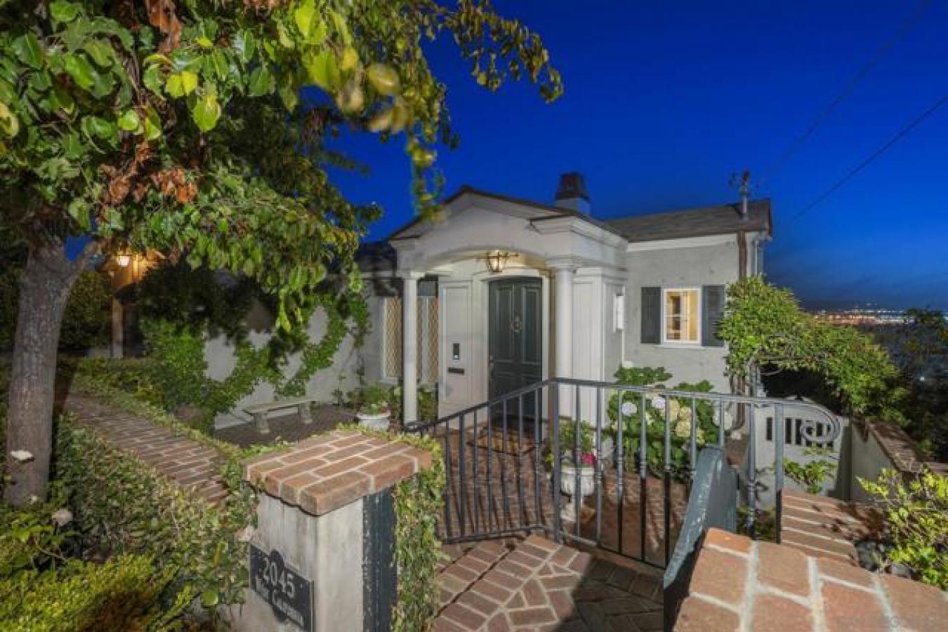 San Diego, San Diego, 92110, United States, 2 Bedrooms Bedrooms, ,2 BathroomsBathrooms,Residential,For Sale,1909024