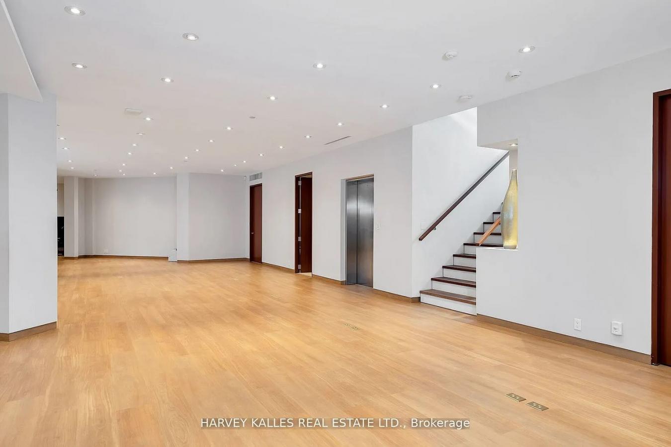 Toronto, ON, m8x2r8, Canada, 5 Bedrooms Bedrooms, ,8 BathroomsBathrooms,Residential,For Sale,1907899