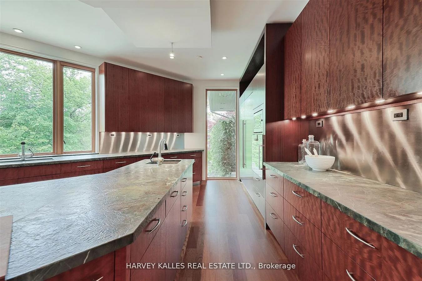 Toronto, ON, m8x2r8, Canada, 5 Bedrooms Bedrooms, ,8 BathroomsBathrooms,Residential,For Sale,1907899