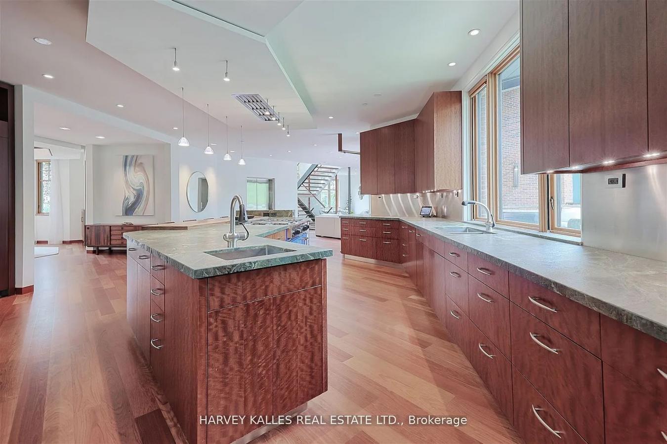 Toronto, ON, m8x2r8, Canada, 5 Bedrooms Bedrooms, ,8 BathroomsBathrooms,Residential,For Sale,1907899