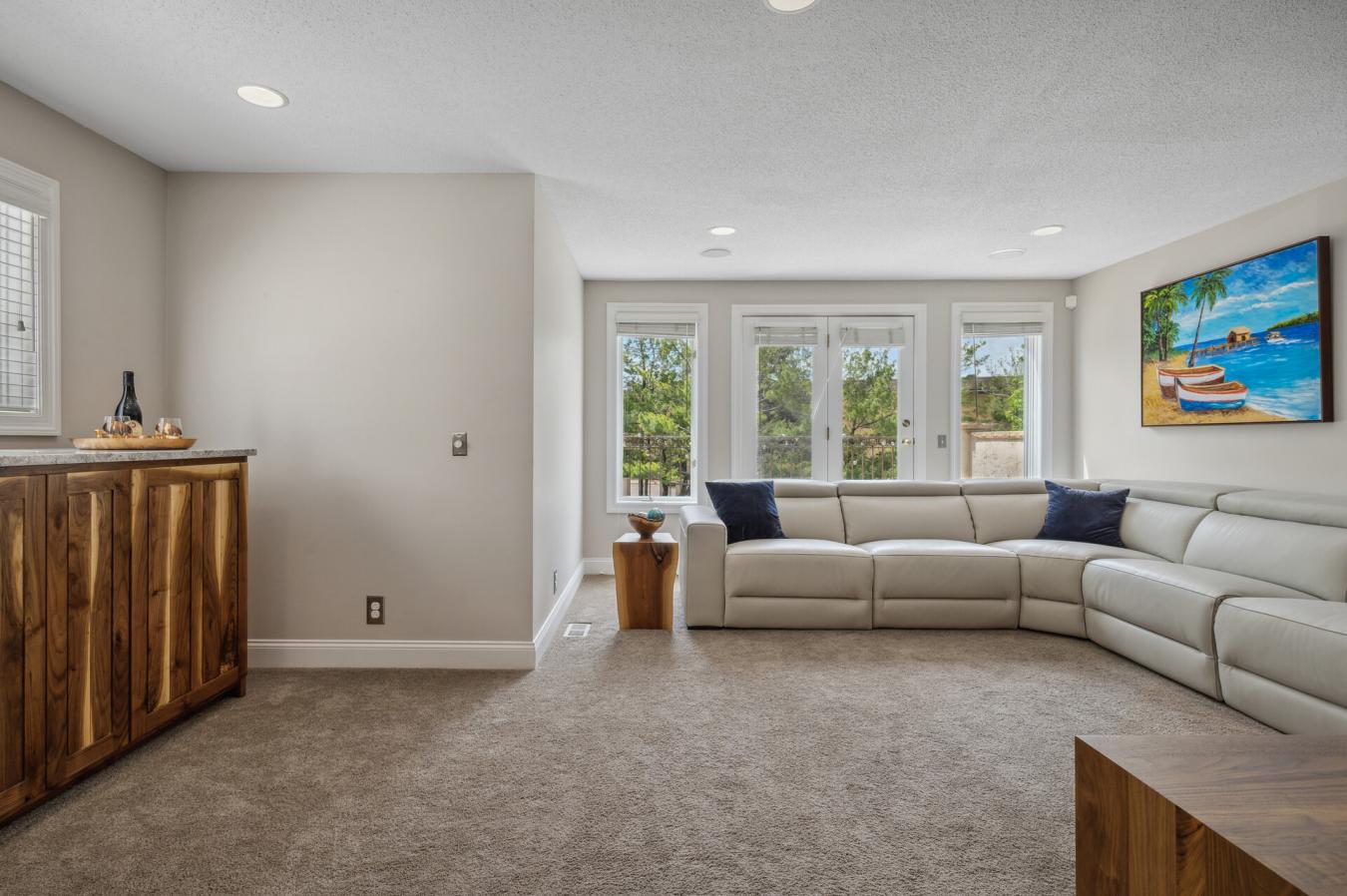Minneapolis, Minnesota, 55401, United States, 4 Bedrooms Bedrooms, ,3 BathroomsBathrooms,Residential,For Sale,1907898