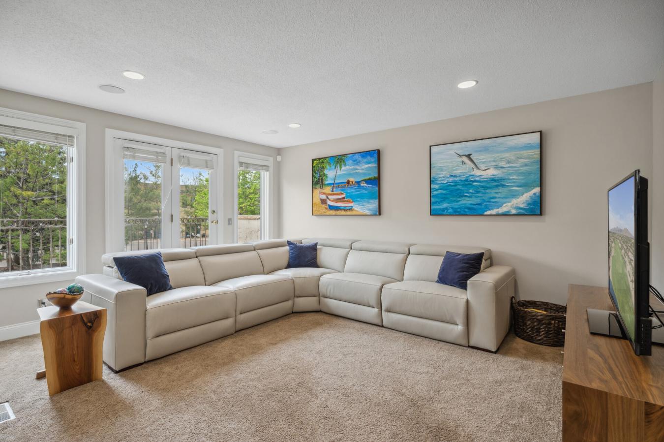Minneapolis, Minnesota, 55401, United States, 4 Bedrooms Bedrooms, ,3 BathroomsBathrooms,Residential,For Sale,1907898