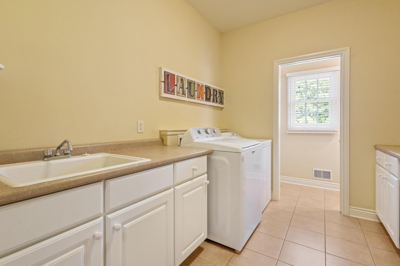 Kalamazoo, Kalamazoo, 49009, United States, 5 Bedrooms Bedrooms, ,3 BathroomsBathrooms,Residential,For Sale,1909011