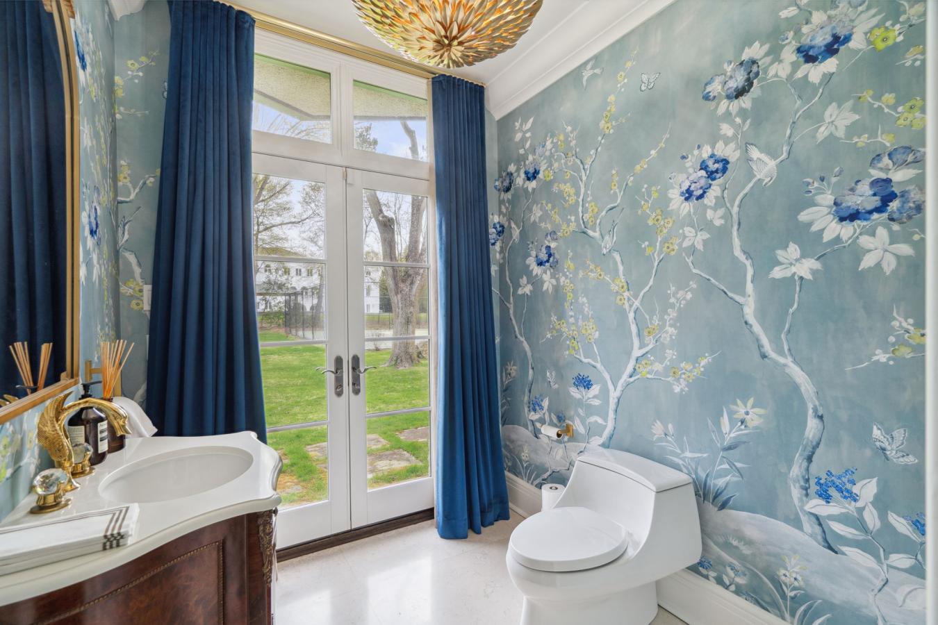 Toronto, ON, M3B 1Z8, Canada, ,7 BathroomsBathrooms,Residential,For Sale,1909008