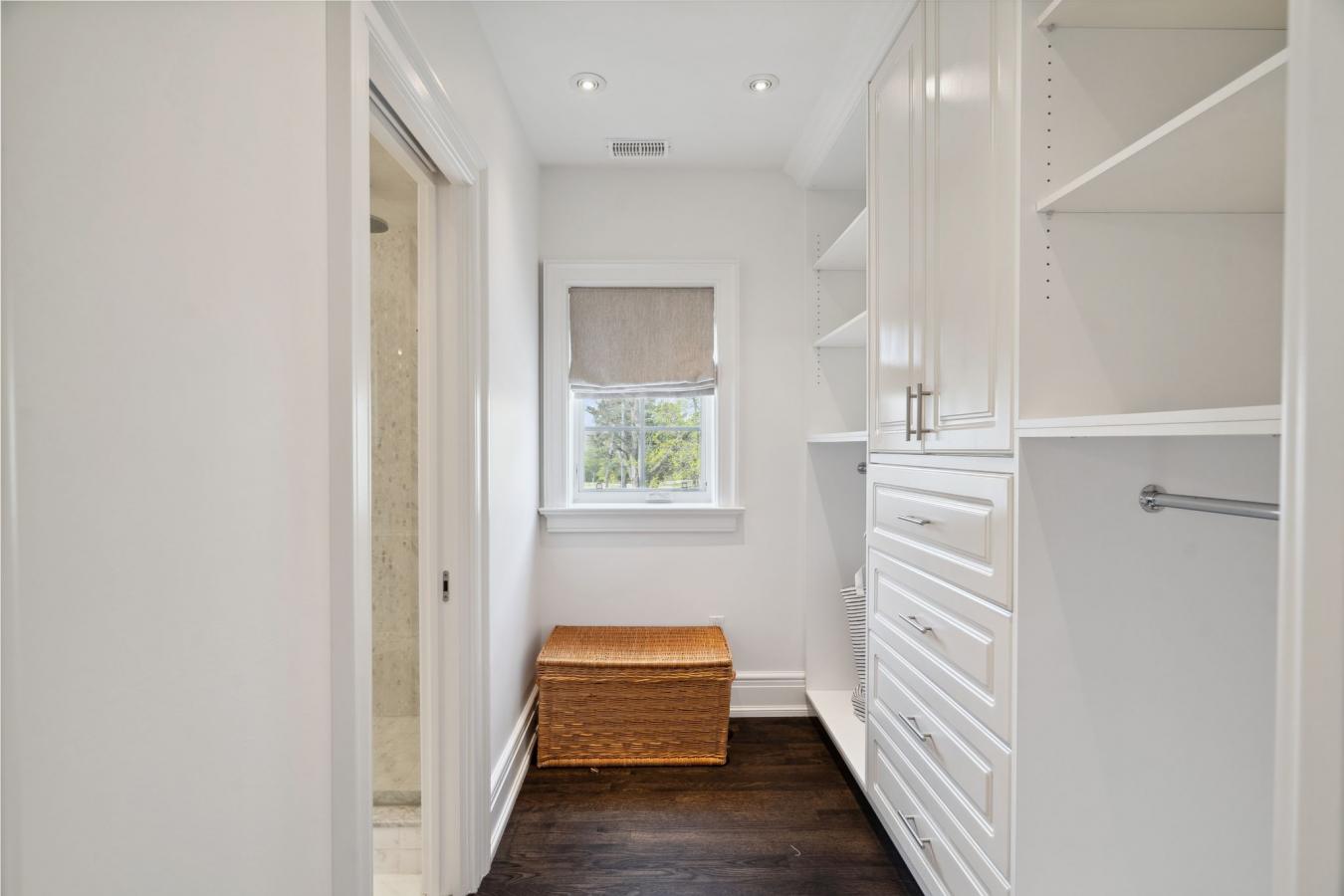 Toronto, ON, M3B 1Z8, Canada, ,7 BathroomsBathrooms,Residential,For Sale,1909008
