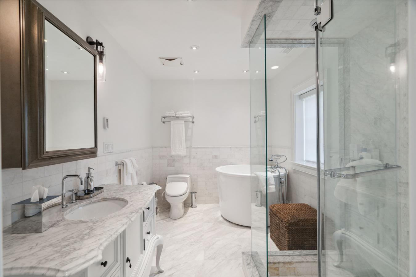 Toronto, ON, M3B 1Z8, Canada, ,7 BathroomsBathrooms,Residential,For Sale,1909008