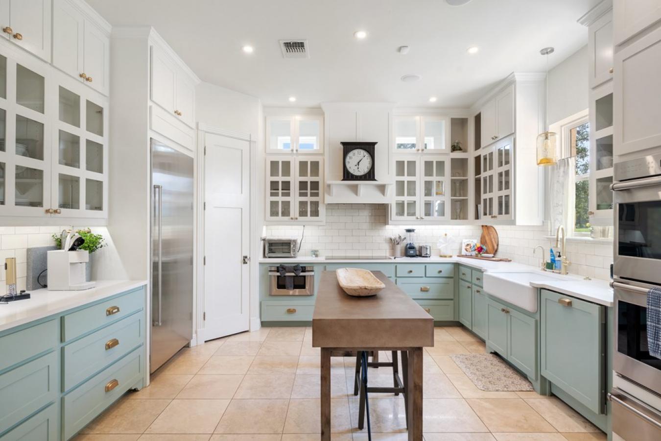 Fredericksburg, Gillespie, 78624, United States, 4 Bedrooms Bedrooms, ,4 BathroomsBathrooms,Residential,For Sale,1909004