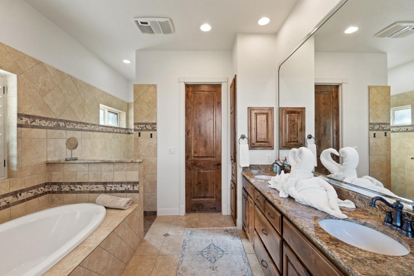 Fredericksburg, Gillespie, 78624, United States, 4 Bedrooms Bedrooms, ,4 BathroomsBathrooms,Residential,For Sale,1909004