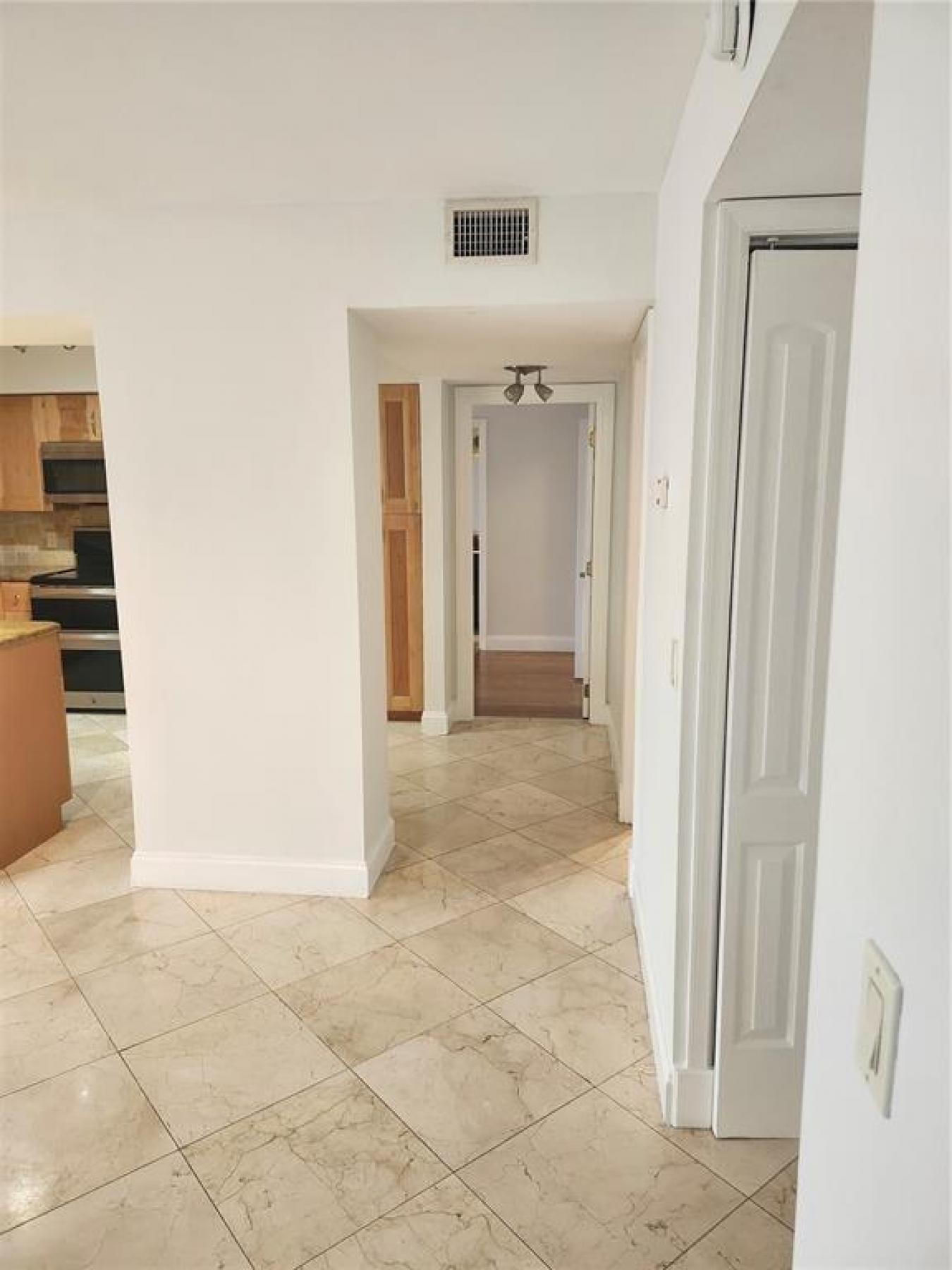 400 Leslie Drive 402, Hallandale Beach, Broward, 33009, United States, 1 Bedroom Bedrooms, ,1 BathroomBathrooms,Residential,For Sale,400 Leslie Drive 402,F10507664