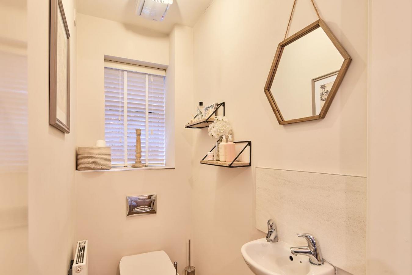 Hagley, Worcestershire, DY9 0AL, United Kingdom, 4 Bedrooms Bedrooms, ,2 BathroomsBathrooms,Residential,For Sale,1908998