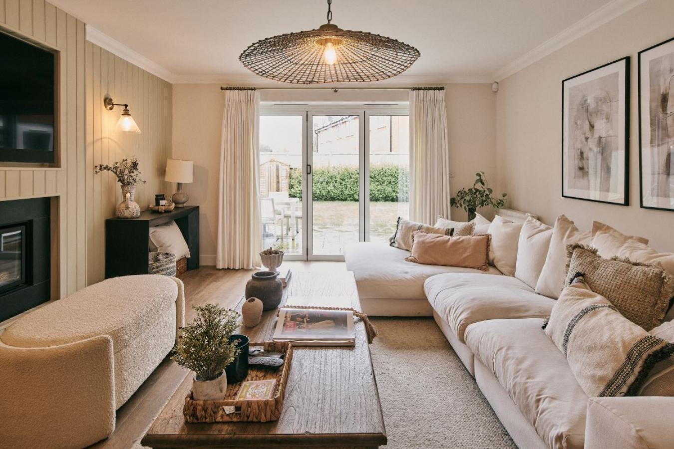 Hagley, Worcestershire, DY9 0AL, United Kingdom, 4 Bedrooms Bedrooms, ,2 BathroomsBathrooms,Residential,For Sale,1908998