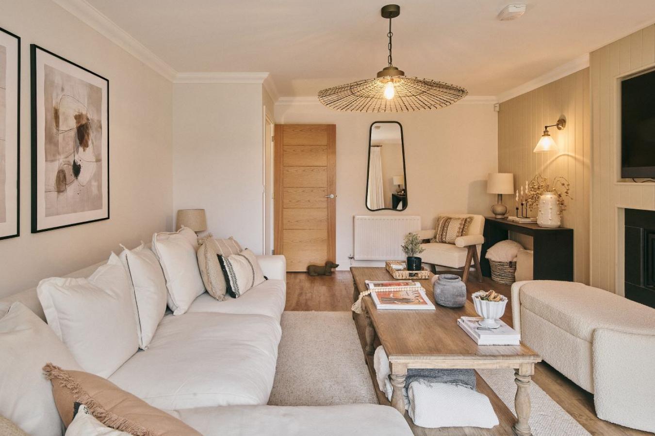 Hagley, Worcestershire, DY9 0AL, United Kingdom, 4 Bedrooms Bedrooms, ,2 BathroomsBathrooms,Residential,For Sale,1908998