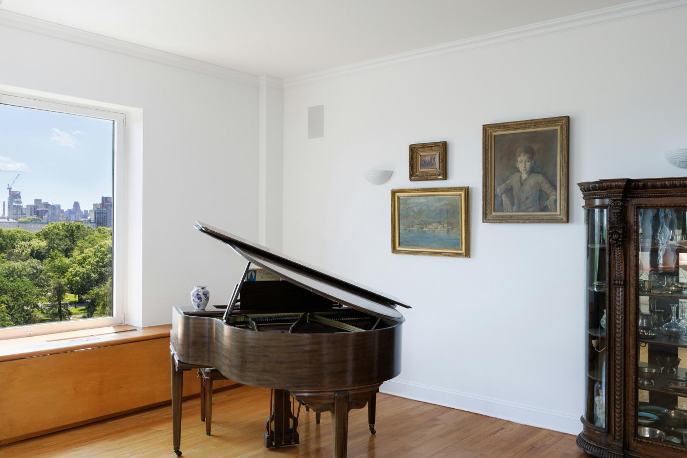 New York, New York, 10024, United States, 3 Bedrooms Bedrooms, ,2 BathroomsBathrooms,Residential,For Sale,1908984