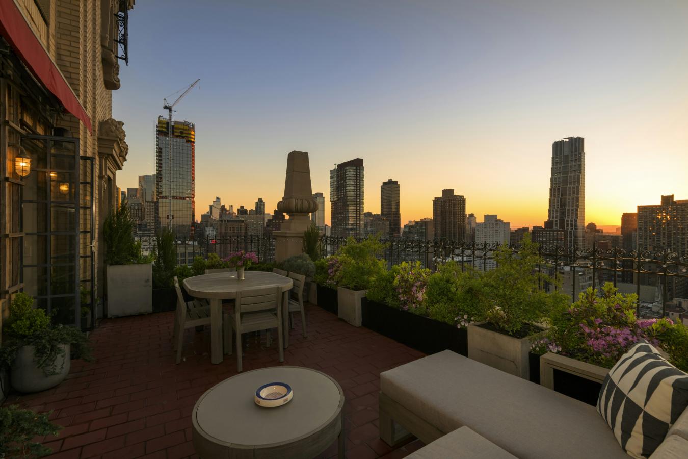 New York, New York, 10023, United States, 3 Bedrooms Bedrooms, ,2 BathroomsBathrooms,Residential,For Sale,1908983
