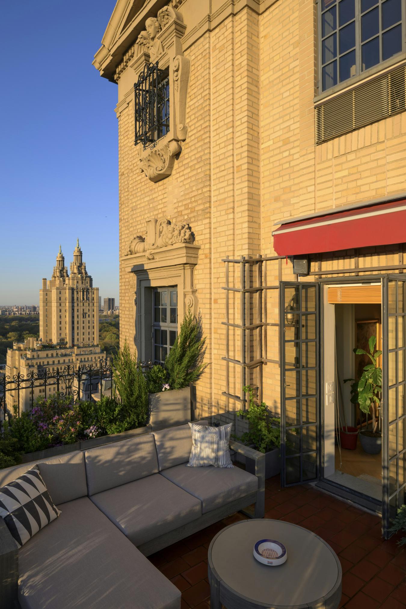 New York, New York, 10023, United States, 3 Bedrooms Bedrooms, ,2 BathroomsBathrooms,Residential,For Sale,1908983