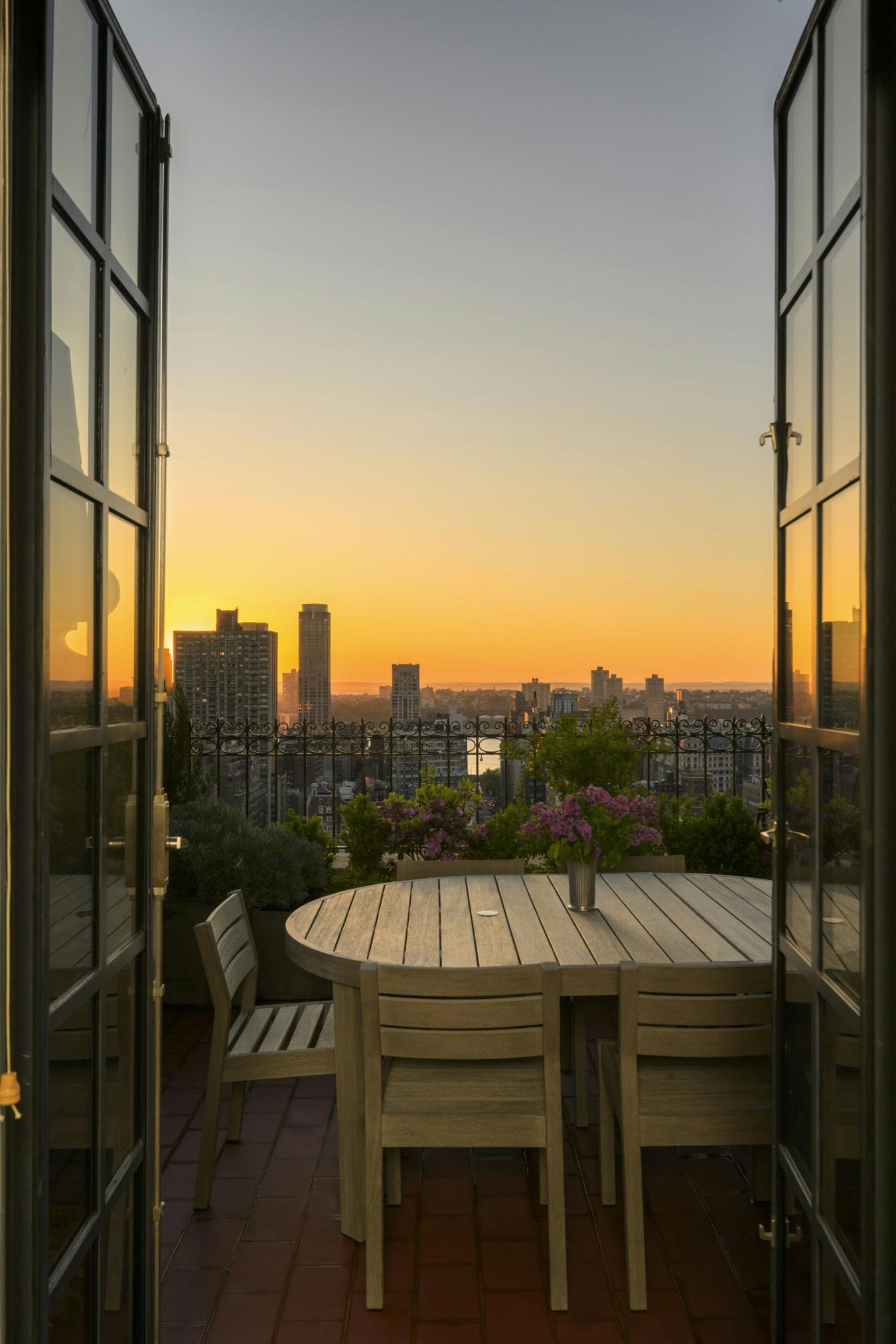 New York, New York, 10023, United States, 3 Bedrooms Bedrooms, ,2 BathroomsBathrooms,Residential,For Sale,1908983